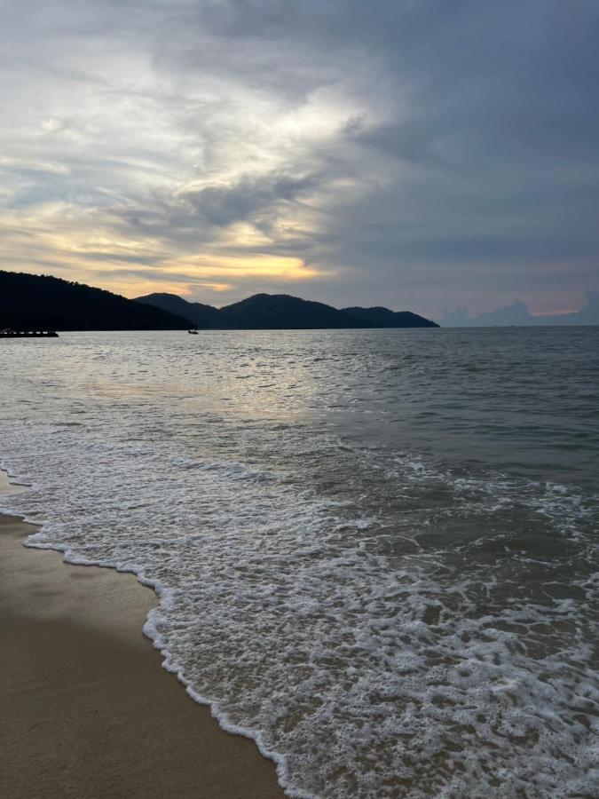 By The Sea Beachfront Designer Suites Penang - Managed By Art Of Tree باتو فيرينغي المظهر الخارجي الصورة