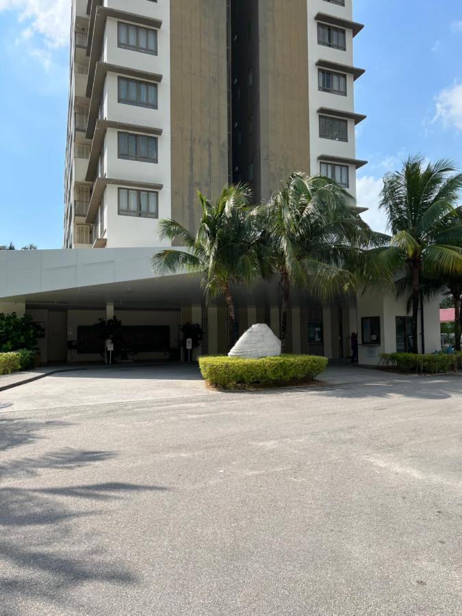 By The Sea Beachfront Designer Suites Penang - Managed By Art Of Tree باتو فيرينغي المظهر الخارجي الصورة